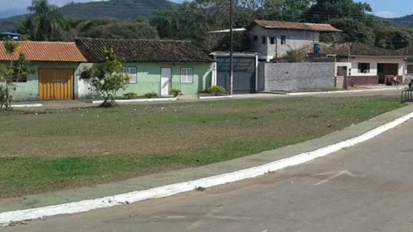 A cada do comerciantes antes do mar de lama