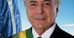 Após versão “photoshopada”, Temer tem sua foto oficial divulgada