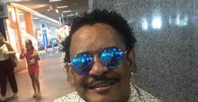 Compadre Washington aposta no look casual no casamento da filha