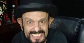 Zé do Caixão posta foto na web e desmente boatos sobre sua morte