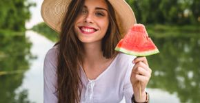 6 alimentos que auxiliam no emagrecimento e aliviam o calor
