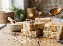 Featured side: Sabonete caseiro de aveia e mel: receita fácil e nutritiva para pele sensível e ressecada