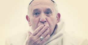 Chamado de “filha do diabo”, transexual é recebido pelo papa Francisco no Vaticano