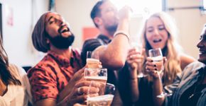 Empresa busca pessoa para viajar, degustar cerveja e ainda ganhar R$ 43 mil