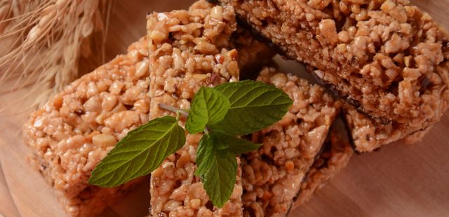 A barra de cereal perfeita com 4 ingredientes