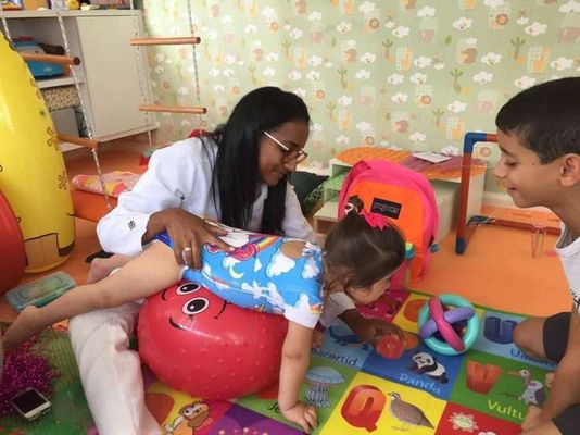 Melissa e Cadu durante terapia