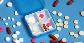 Kit ressaca: entenda os perigos de misturar álcool e medicamentos