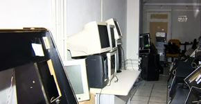 Caça-níqueis apreendidos viram computadores para crianças no ES