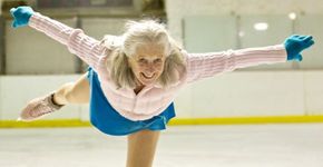 Patinadora de 89 anos dá show em competições