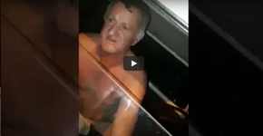 Vídeo mostra motorista de van escolar dirigindo pelado