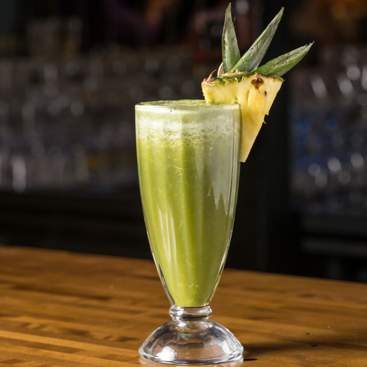 Este smoothie verde com abacaxi e couve vai renovar sua energia em 5 minutos