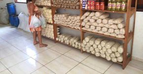 Supermercado no Acre troca material reciclável por comida