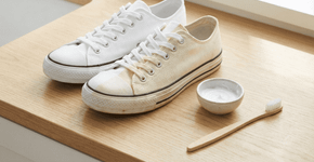 Como deixar seu tênis branco como novo usando bicarbonato e detergente?