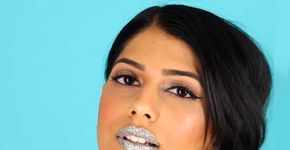 Aprenda a aplicar glitter nos lábios