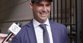 Eduardo Bolsonaro faz confusão em espanhol e critica jornalista
