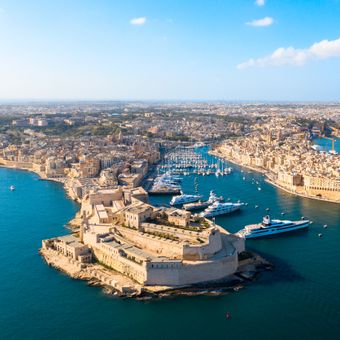 Featured mobile: Enola Holmes revela uma Malta além dos cartões-postais