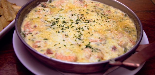Camarão ao molho de queijos: cremosidade e sabor