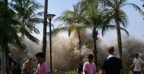 Tsunami 10 anos depois:  imagens mostram recuperação de cidades devastadas pelo desastre natural