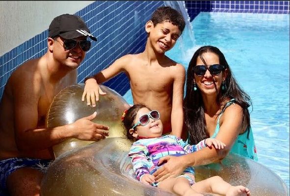 A partir da esquerda, em sentido horário, Cristiano, Cadu, Mirela e Melissa