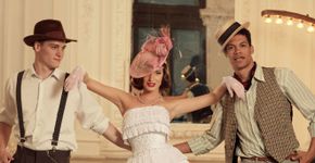 Fotógrafo realiza ensaio com vestidos de casamento no estilo vintage