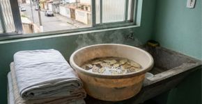 Folha de louro na água do enxágue da roupa: para que serve e por que tanta gente recomenda