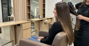 Três cabeleireiros concordam: “A escova progressiva não é um procedimento simples, é um grande aliado que alisa, protege e transforma os cabelos danificados.”