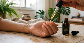 No Marrocos eles usam óleo de argan nas unhas por um motivo, e é assim que aplicam do jeito certo