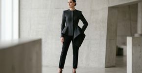 A peça que muita gente aposentou está voltando: o peplum reaparece, mas muito diferente do modelo dos anos 2010peplum, tendências de moda, moda 2026