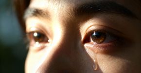 Por que sentimos vontade de espirrar quando olhamos para o sol