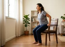 Featured side: Os exercícios mais indicados para fazer em casa para evitar a rigidez muscular após os 40 anos