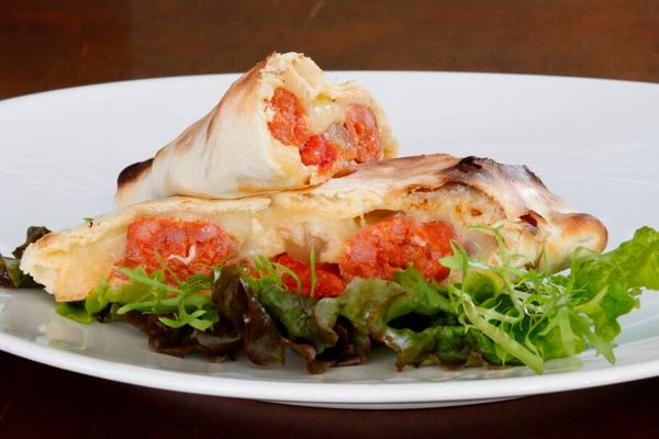 Sanduíche Paninni de Chistorra - linguiça chistorra, tomate confitado e alho - por Veríssimo Bar