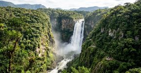 Quase 3 quilômetros de quedas-d’água cercadas pela Mata Atlântica: o parque brasileiro de quase 170 mil hectares onde o rio despenca em paredões de até 80 metros junto à fronteira com a Argentina