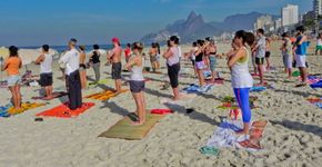 Participe de aulão de yoga gratuito em Ipanema