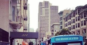 San Francisco transforma ônibus velhos em chuveiros para pessoas em situação de rua
