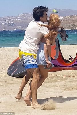 O exato momento em que Lindsay Lohan é agredida por seu noivo, o empresário russo Egor Tarabasov