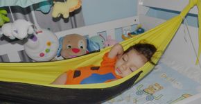 Rede de balanço traz bem estar para bebês; inspire-se nas imagens para ter uma em casa