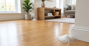 Na Turquia eles colocam sal grosso nos cantos da sala para afastar a poeira e fazem um polimento para o piso nunca riscar