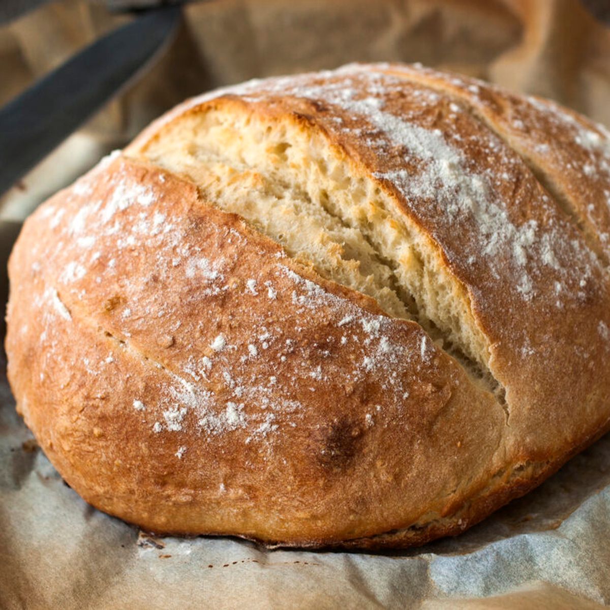 Pão caseiro com 4 ingredientes e que não precisa sovar