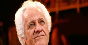 Rolando Boldrin declama poema para Dorival Caymmi