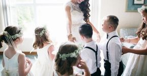 O que acontece quando os alunos vão ao casamento da professora?