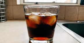 Gelo no café: o truque usado por baristas para não deixar a bebida aguada