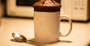 Bolo de caneca sem sujeira e com resultado fofinho para matar a vontade de doce