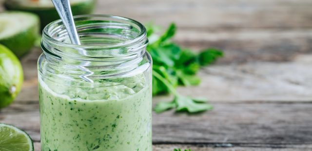 Maionese verde para incrementar seus lanches!