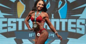 Aos 53, influenciadora fitness vive o seu melhor momento: ‘A musculação salvou minha vida’