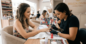 Quanto custa fazer as unhas em esmalteria toda semana durante um ano inteiro