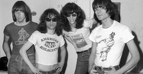 Assista a um vídeo de 3 minutos sobre o Ramones antes de usar a camiseta da banda