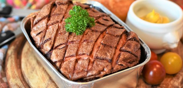 Rocambole de carne moída fácil e perfeito para uma refeição especial