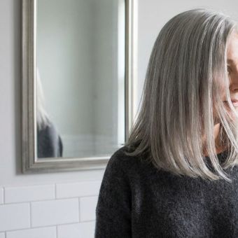 Featured mobile: Nem tinta nem corte radical: o macete para deixar o cabelo grisalho mais bonito depois dos 50