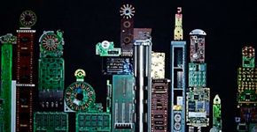 Resíduos de computadores viram obras de arte