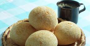 Pão de queijo de frigideira pronto em poucos minutos
